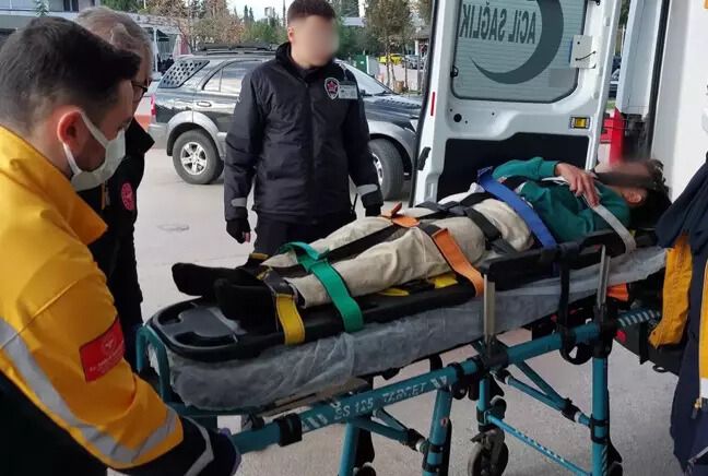 15 Yaşındaki Çocuk Balkondan Atladı!