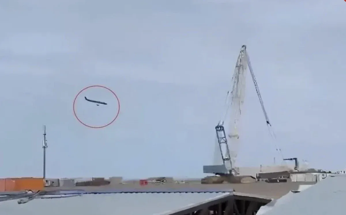 Azerbaycan Yolcu Uçağı Düştü!!!